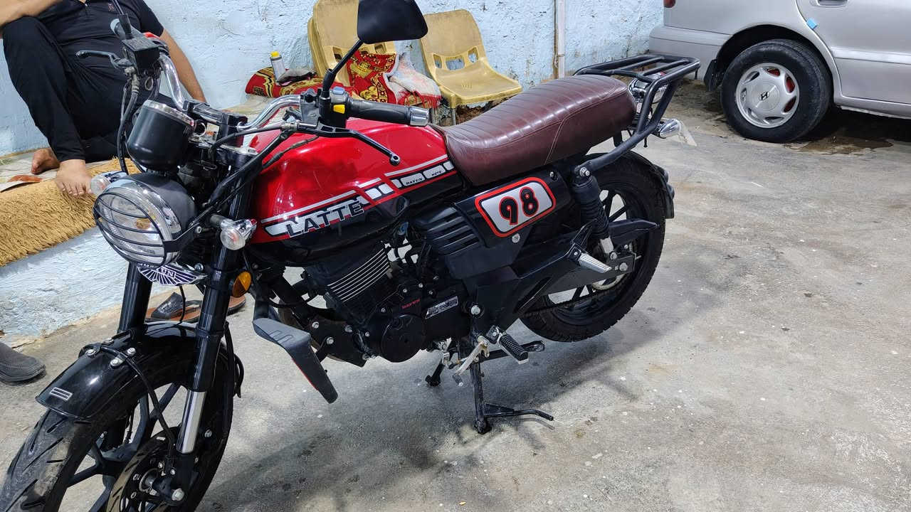 سلام عليكم تايون لايتي موديل 25 مو مرقم بعد زيرو ماشي 9الاف محرك 200 cc شغل وطلع محافضات الماطور بعده لوك 3 تبديلات دهن فقط معروف التايون لايتي السعر 1500 مليون وخمسميه العنوان الانبار قضاء هيت رقم تلفون ***********
