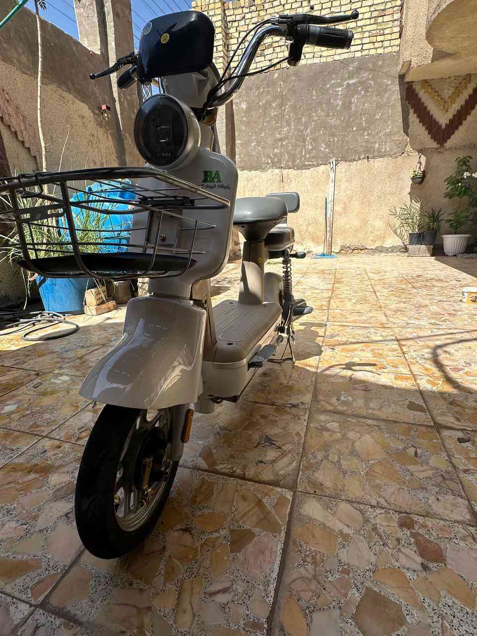 دراجه شحن البيع مديل 2026/4/24 بغداد منطقة الولدايه قرب حي البتول  السعر 325.       رقم الهاتف        ***********
