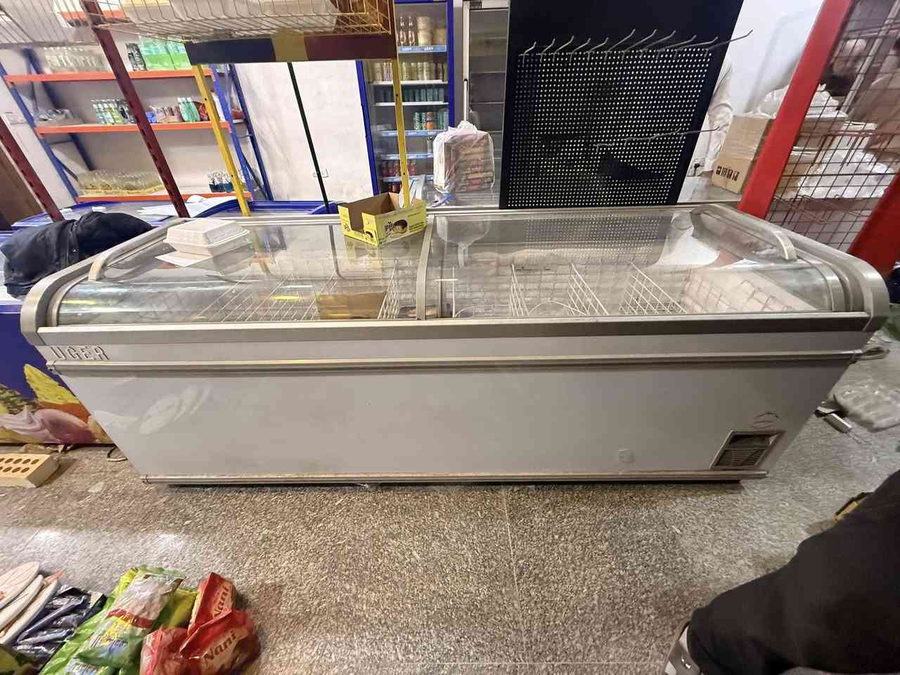 عارضات للبيع عمودي ثلاثي طرح مترين ونص تركي الأصلي زان عمودي تك باب ٢٢ قدم و٤٠ قدم طرح ١٦ قدم اخو الجديد الشراي يتصال *********** واكو توصيل
