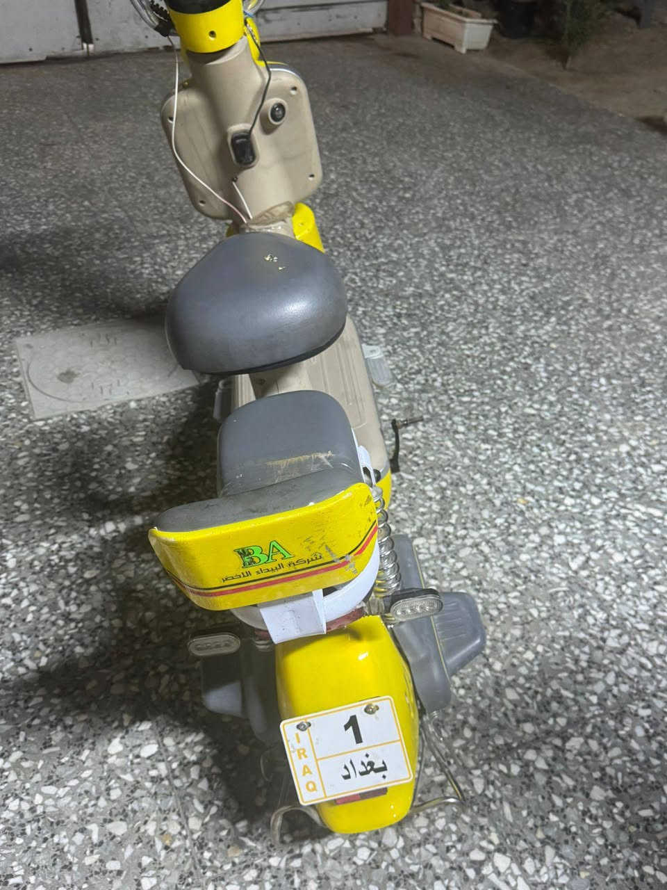 السلام عليكم دراجه شحن للبيع نضيفه كلش 4بطاريات
كارت تشغيل وسويج مفتاح قفل 

تايرات جديده لايت لد 

مكان الشرطه الخامسه 

***********
السعر 250 وبيها مجال
