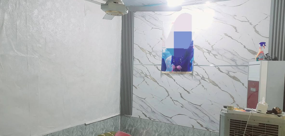 بيت تجاوز للبيع
1- المساحة 250 متر
2-غرفتين وصالات اثنين ومطبخ وصحيات
3-ساحة امامية 80 متر ساحة خلفية 50 متر
4- مكان مخصص لبناء غرفة + مكان لبناء استقبال
5- السقف سندويج بنل
6- جاهز من كلشي كهرباء خطين ماي خطين
7-تانكي وسخان ومغسله وماطور ماي
8 - التضحية نهاية شارع العلوة 
9-عرض الشارع 60 متر قريب عالتبليط
10- السعر 15 مليون  
***********
