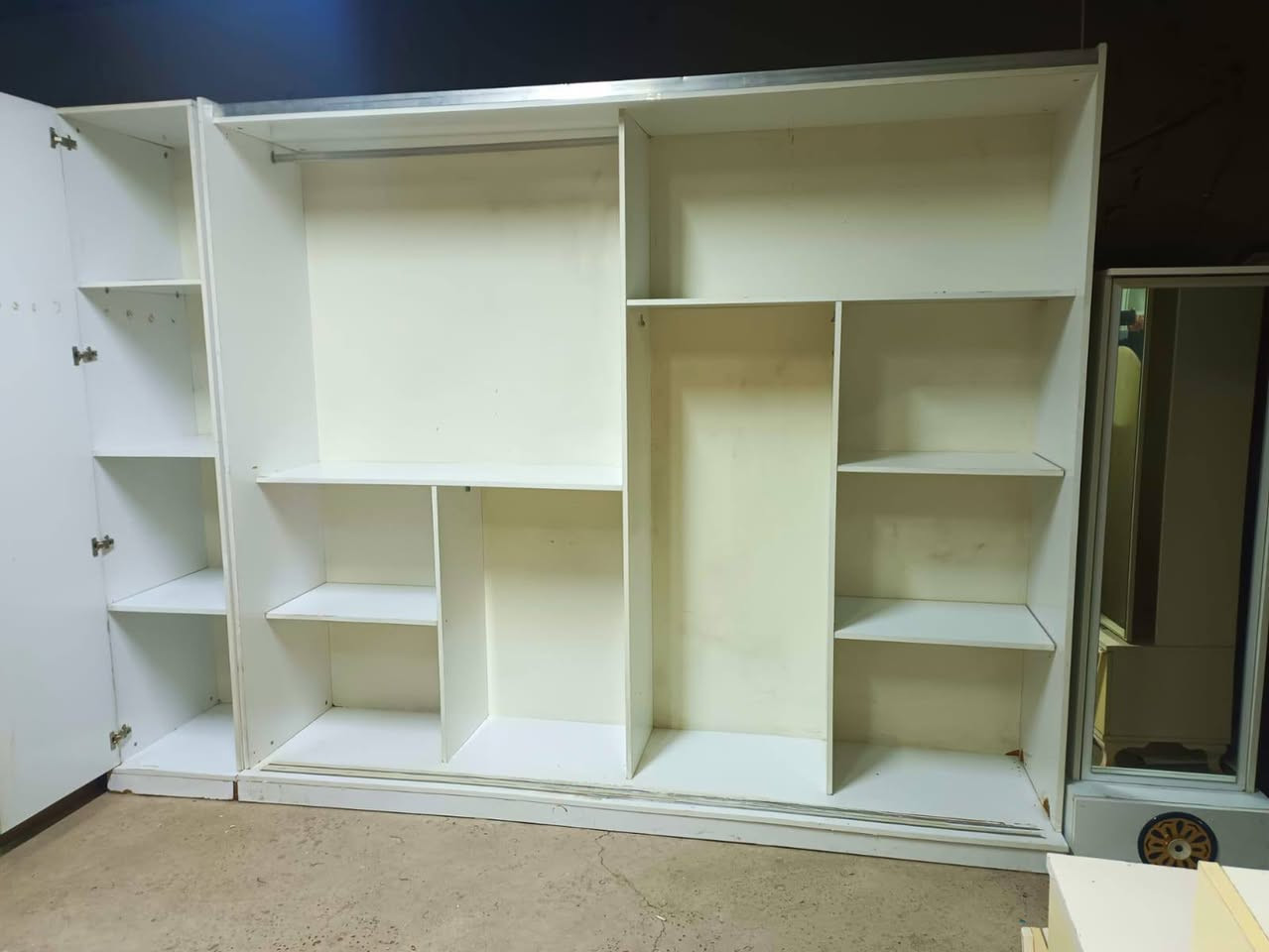 غرفه تركي١٠ قطع نضيفه جدا ٦٥٠ أبو دشير بغداد ***********
