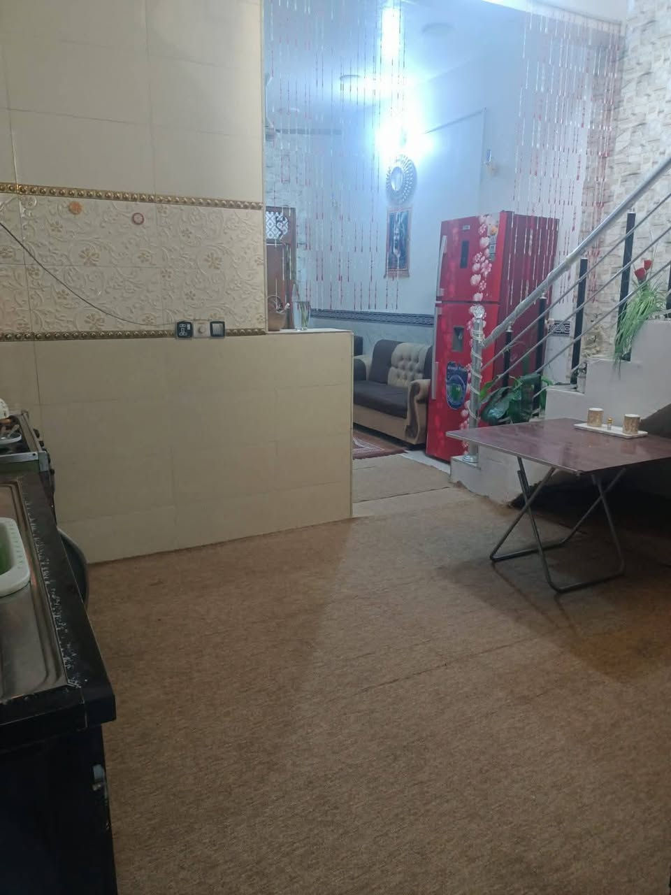 بيت ١٠٠ متر مجمع بيتي الثاني سند حر طابو صرف 
ع شارع ١٥ 
بيت مدخلين مدخل ع الاستقبال ومدخل ع مطبخ 
استقبال مطبخ صاله غرفه وحده ومكشوفه وحمام داخلي وحمام خارجي 
السعر ٦٥ وبي مجال بيع مستعجل***********📞🤲

