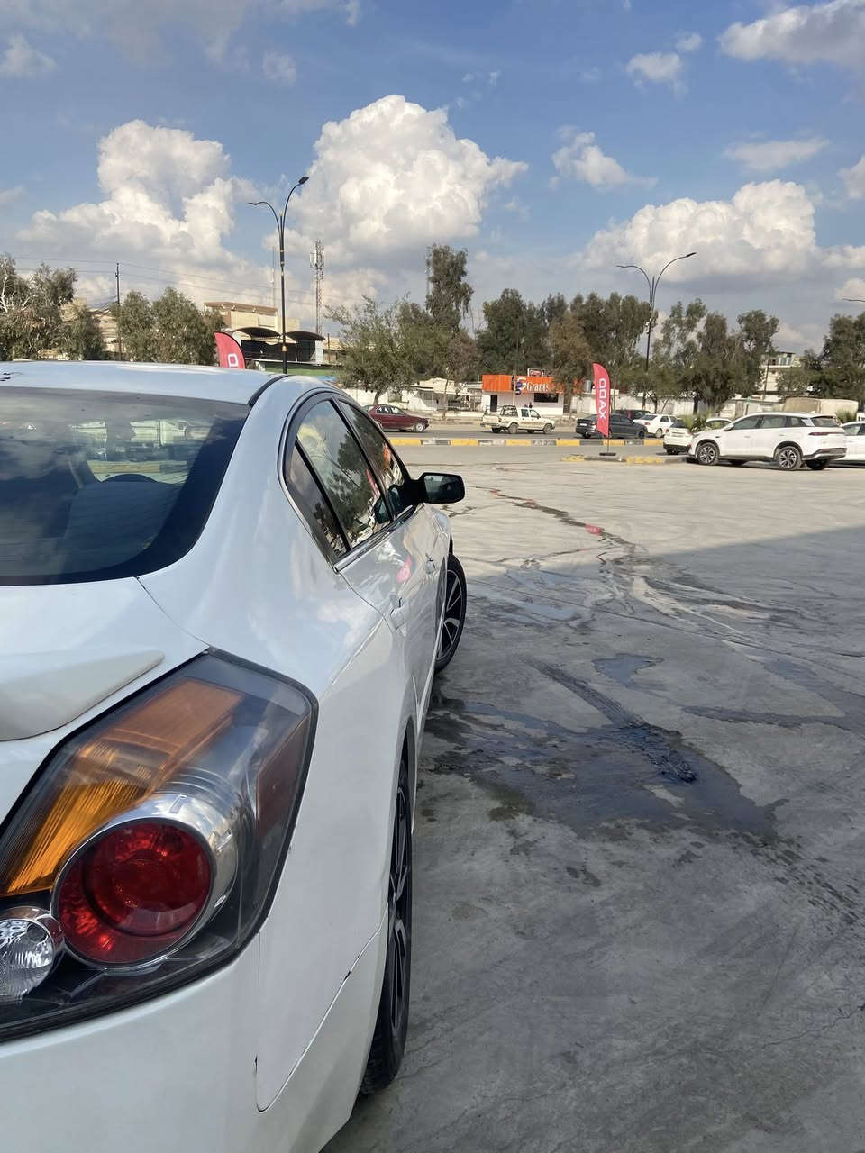 السلام عليكم نيسان التيما موديل 2012 السياره بيها شبر داير خلفي وربع باب خلف السائق وصبغ جاملغ امامي بدون اي دواخل تقريباً قطعه ونص السياره نضيفه وما متعوبه كير مكينه كفاله عامه المكينه لاتنقيص ولا تبخير داخلها كشنات غرفتها حيل جديده والسياره كلها نظيفه وحلوه ماعايزها اي شي بس سنويه وارقام ترايك وين ماتريد مراوس بالتيما فقط تكون مقارب لسعرها سعر السياره 96 ورقه وبيها مجال بسيط الي بيها قطعتين جاي تنباع باغلى وشايف خيرها الي ياخذها *********** واتساب فقط الرقم مغلق
