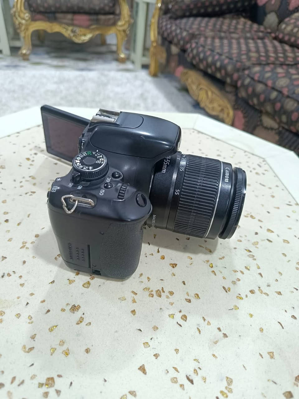 السلام عليكم للبيع كامره كانون d600 شاشة قلاب زومها 18-55 مستخدمة استخدام قليل ما واصلة تصليح ابد سعرها 300 قفل للاستفسار اكثر ***********
