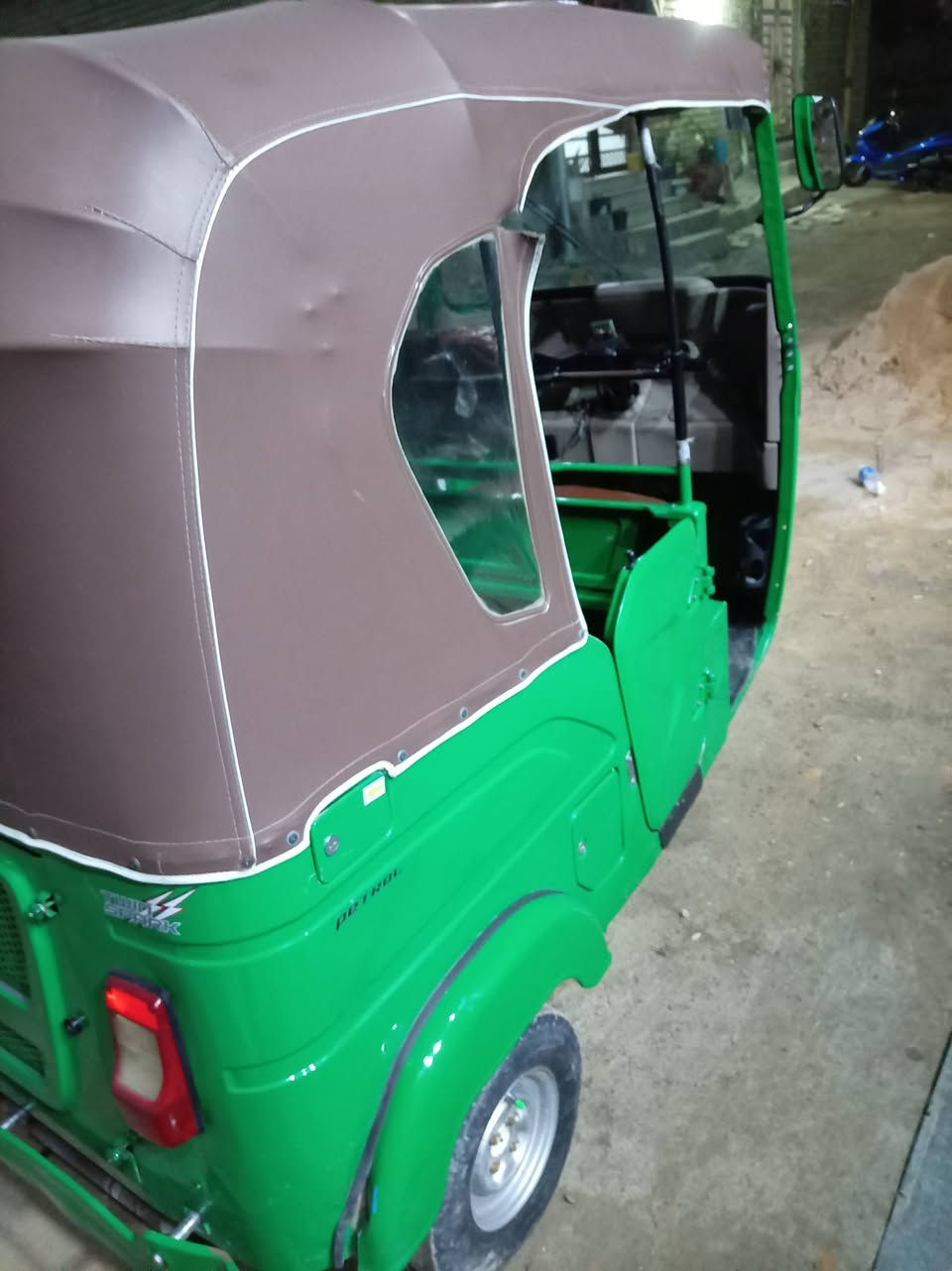 22 شهر ال 10 بيها شوي بارد بل لغد 9300 وبيها مجال ***********
