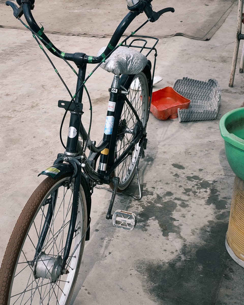 بايسكل بناتي للبيع الحجم 24  عكرب البايسكل نسبة 80/100 نضيف السعر 75 و بي مجال للاستفسار  الاتصال على الرقم ***********
