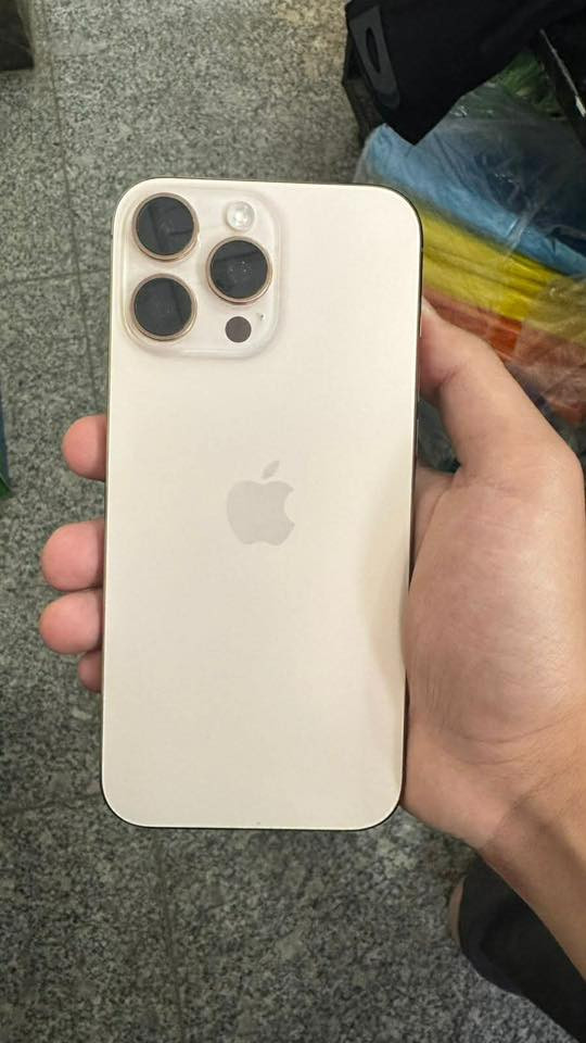 السلام عليكم ايفون 16 برو ماكس 256 بطاريه 96 نزلت غراضه كامله 
مكاني بغداد الزعفرانيه 
السعر 1400 
مكاني بغداد الزعفرانيه

***********
