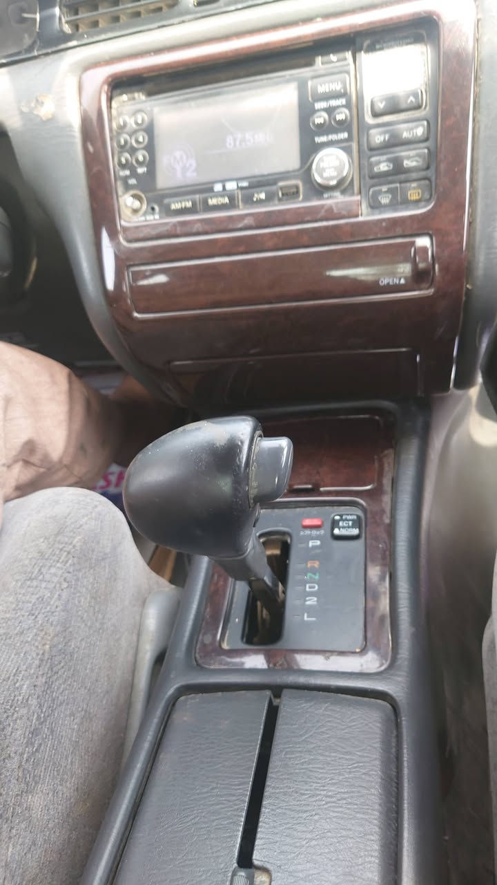 سلام عليكم بطه كراون 1993 فصل للبيع رقم بغداد بسمي كير محرك خير من الله السياره حالين وكفت عندي بسبب محد يعرف يصلحها هنا بغداد  للبيع على وضعها مكفوله من نقل جثه والكص سياره سليمه دواخل نضيفه للاستفسار ***********
