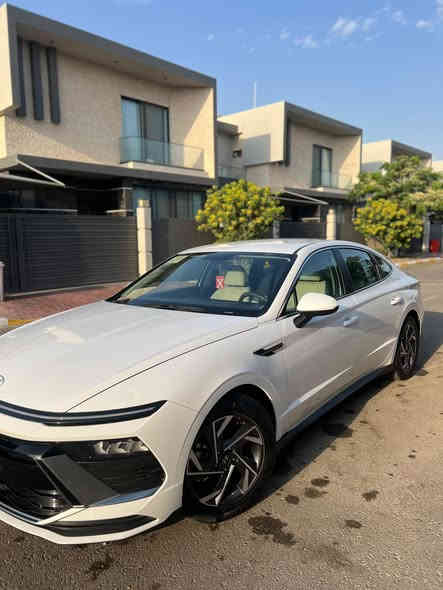 السلام عليكم 
هيونداي سوناتا 24 خليجي للبيع 
رقم بغداد انكليزي ب اسمي 
مكفوله من صبغ ولبارد ولتبديل 
فقط بيها رصعتين مال حصوات 
ماشيه 100الف قابله للزياده 
كامله مناقصها اي شي 
 مكينه كير حداديه كهربائيات كله سليم 
100% 
تخم تاير جديد جواها 
مواصفات عاديه 
محرك 2500 
كير 8 نمر 
حساس ضغط اطارات 
حساسات اماميه خلفيه 
بك لايت لد 
لد نهاري امامي 
فول تحكم ستيرن 
شاشه متصله تدعم ابل كار بلي واندرويد اوتو 
عدادات دجتل 
مري شفط 
بلوتوث 
مداخل تايبسي 
معروفه مواصفاتها 
مكاني بغداد الكرخ 
عارضها 215 وبيها مجال
للستفسار 
***********
