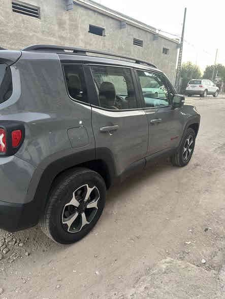 السلام عليكم جيب رانكيت البيع موديل 2022 وارد امريكي ليبل واحد حادثه طخه بلبنيد صور الحادث موجودات بلمشور ولسونار موجود السياره ترايل هوك فول موصفات1/1 مكينه 1300تيربو السعر 138 وبيه مجال مكاني بغداد المشتل ***********
