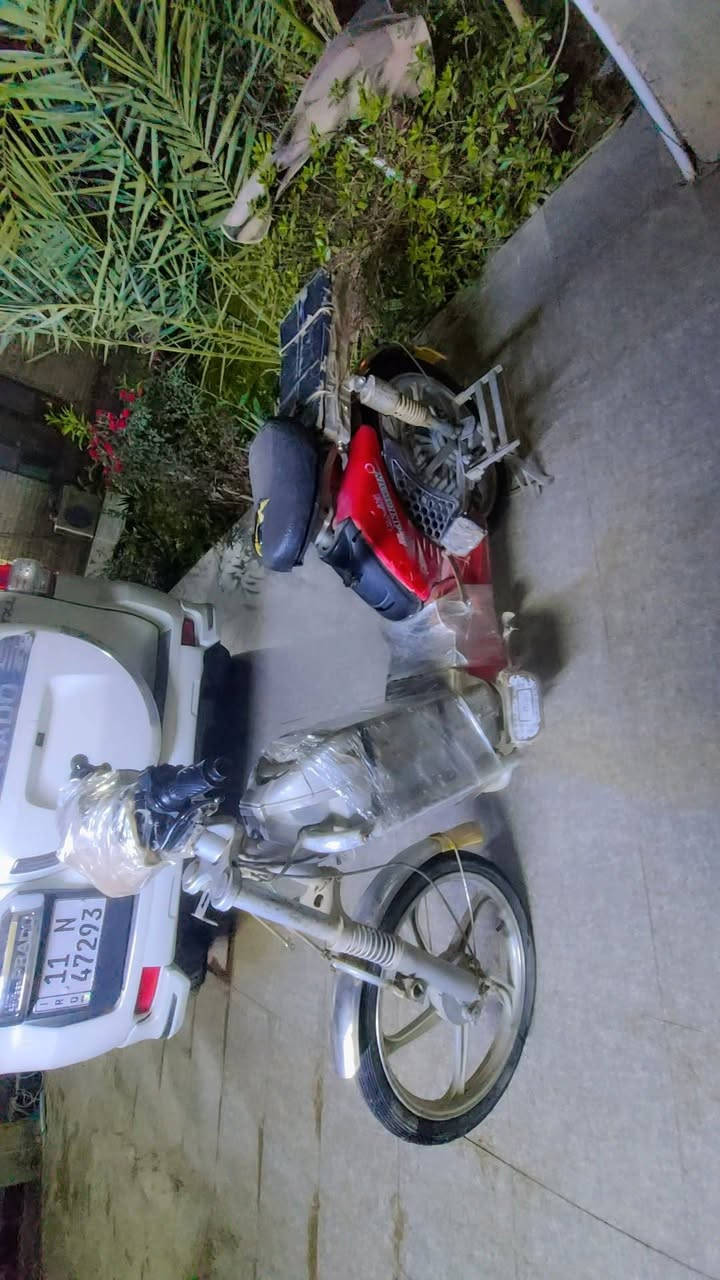 السلام عليكم البيع موطور شحن نوع الاخوين 2016 بس ناقصه الكهربايات مالته ما تشتغل سعره 150 بي مجال مكان الرمادي الخمسه كيلو الرقم ***********
