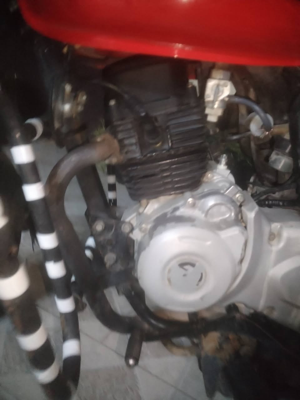 بوكسر 21 داخل المكينة كله جديد مال شركة الله شاهد و شغلها يم دكان سليم
1_ كلج داخلي جديد شركة
2_ كير جديد شركة
3_ جواكيج جديد شركة
4_ بوشة بستم جديد شركة
5 _ قايش حار بارد جديد شركة
6_ زنجيل جديد
7 _ واير كلج جديد
8_ بريك خلفي جديد
9_ طلقة مال كلج جديد شركة
10_ الحديدة ل بيها سبرنك ل ينشد بيها واير كلج جديد شركة
11_ سلف جديد شركة
12_ كابريتة كاملة جديدة شركة

مختصر كلام كلشي جديد بيها ماعده الكشر الخارجي فقط ما مبدل دراجة نعمه و خير من الله الكريم

1,800 و بيها مجال و اخذك يم دكان سليم فقط يفحصون و اي خلل او اي شي تعبان تشوف شكد سعره و تنزل من فلوسها

مكاني بكرية الغزالية *********** موجود واتس 
بوكسر 21 داخل المكينة كله جديد مال شركة الله شاهد و شغلها يم دكان سليم
