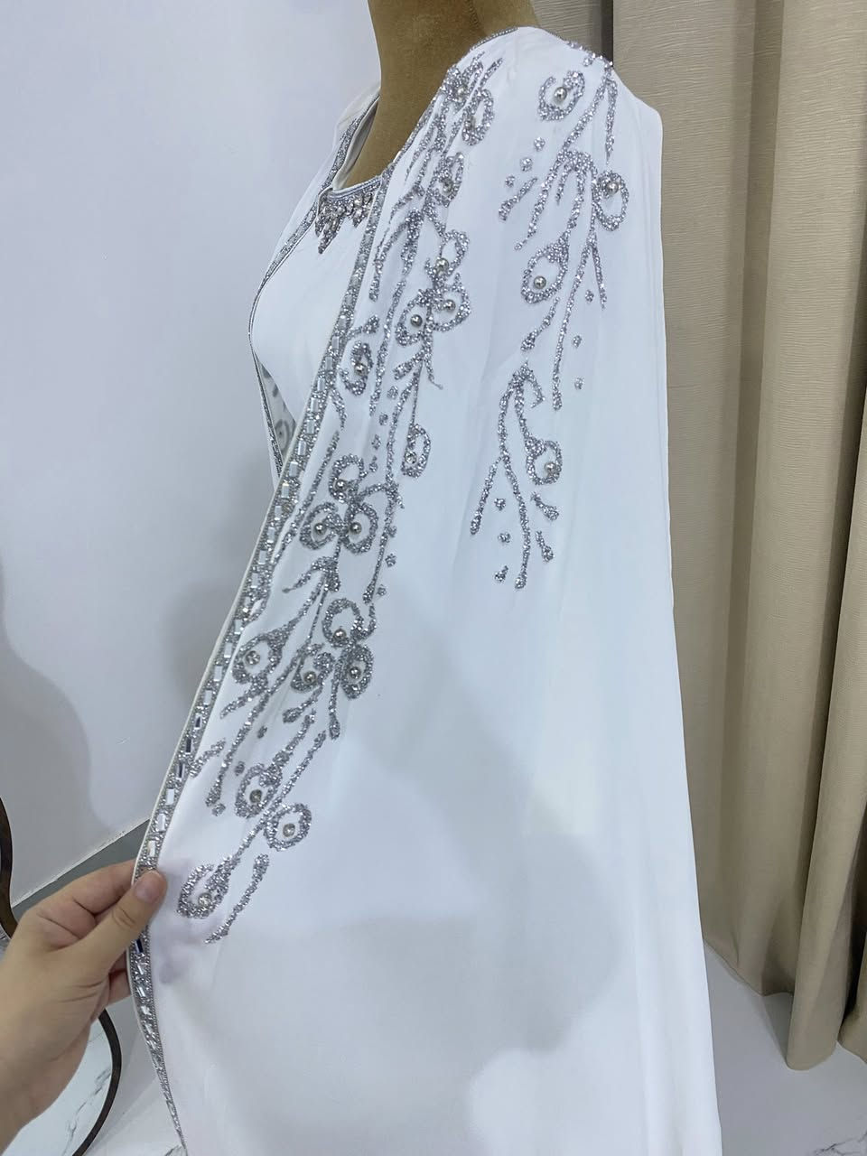 مرحبا بنات
عندي فستان عقد قياس 42
اشتريته ومالبسته ولامره
يعني جديددد 
اخذته ب٧٠ الف
أبيعه ب ٥٠ والسعر قفل


**إذا كنت صاحب هذا الإعلان وتريد حذفه لأي سبب، رجاءا أرسل رسالة إلى الدعم الفني**