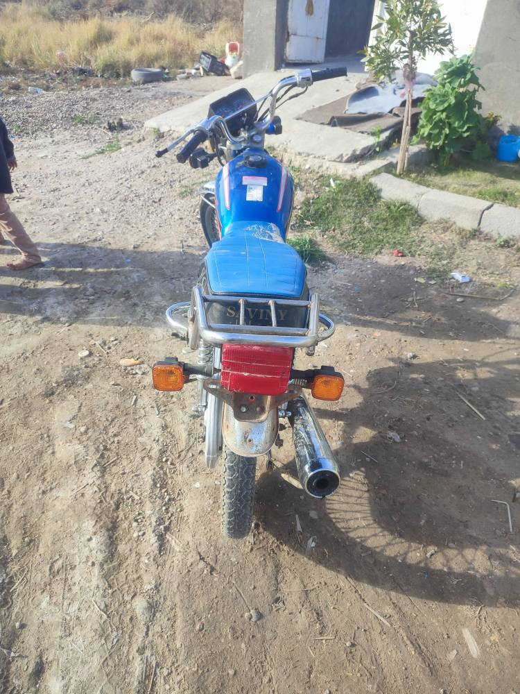 سلام عليكم دراجه تايكر موديل واحد وعشرين اوراق اصولي شرط الترقيم اسعر 375 بيه مجال بصيط المكان حله محاويل***********
