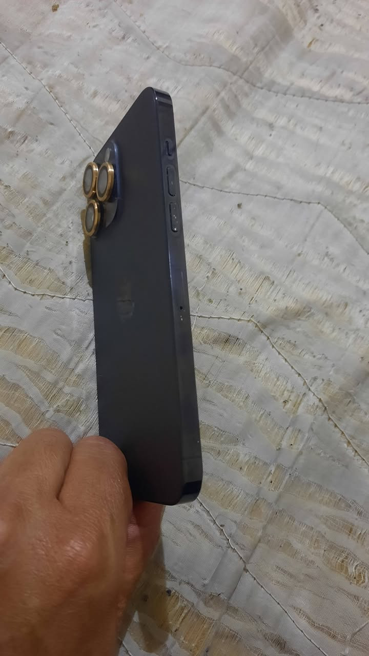 سلام عليكم ايفون ١٤ برو ماكس شرق اوسط 
بطاريه ٩٠ اصل مامعله الجهاز جديدكلش 
مكفول من الفتح والتبديل كله بلاد 
٩٢٥ 
***********
