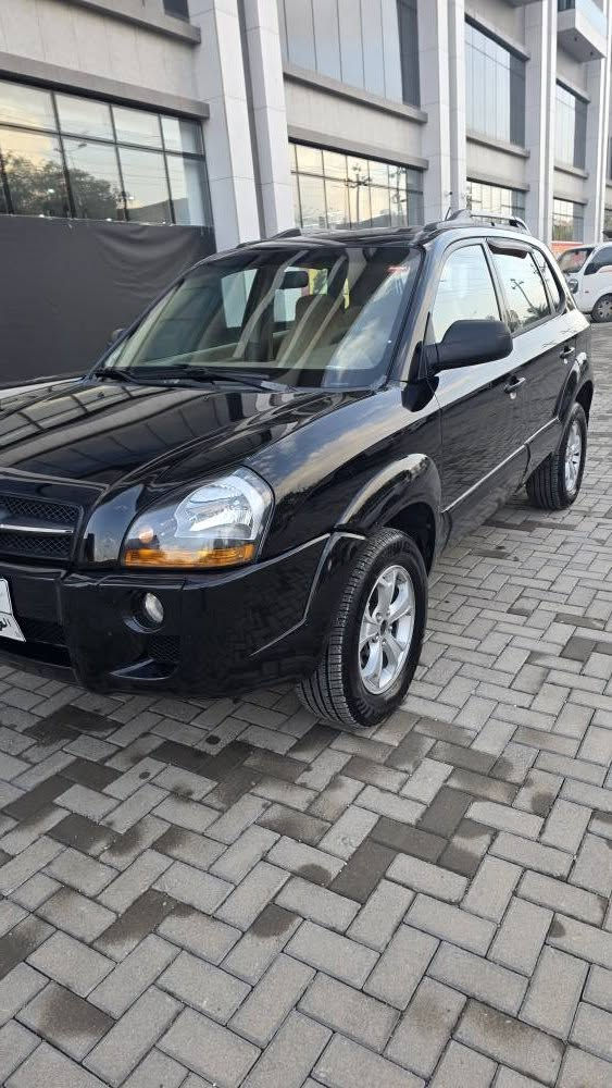 هۆندای تۆکسۆن مۆدیل ٢٠٠٩ خەلیجی دوو پارچەی بۆیاخە سەنەوی و ڕەقەمی بە سەرنەچووە بە شەرتی گێڕ و مەکینە و کارەبای مەکینەی قەباغی سەرەوەی کراوەتەوە سەیارەی ماڵە و بەناو خۆمانەوەیە سعری ١٠٥ معامەلە 
ناونیشان کەلار
*********** كالار, السليمانية
