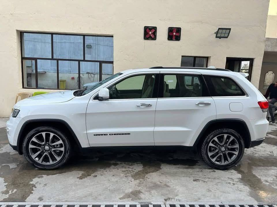 بيع او مراوس بيكب 
جيب لاريدو لمتد فول مواصفات خليجي موديل ١٨ رقم بغداد نكليزي السياره جديده ابشكل ماشيه ٨٠حقيقي كفاله عامه مكان السياره ميسان لاتصال ***********السعر ٢٨٥
