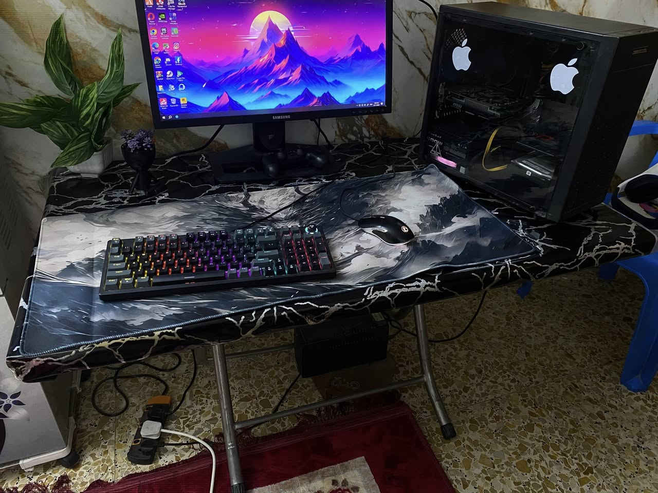 � كيس ألعاب + شاشة + ملحقات + UPS للبيع 🔴

📌 الحالة: مستعمل سنة
📌 الاستخدام: نظيف، بدون أي مشاكل
📌 الحرارة: ممتازة وما ارتفعت نهائياً

⸻

🖥️ مواصفات الكيس:
• 🔹 المعالج: Intel Core i3-10105F
• 🔹 كرت الشاشة: GTX 1650 – 4GB
• 🔹 الرام: 16GB DDR4
• 🔹 التخزين:
• ssd 256GB
• HDD 500GB
• 🔹 المذربورد: ASUS PRIME H410M-K
• 🔹 البور سبلاي: 500W Deepcool
• 🔹 الكيس: Deepcool
• 🔹 النظام: Windows 10 Pro – 64bit
• 🔹 DirectX 12 شغال بدون مشاكل

⸻

🖥️ الشاشة:
• 📺 Samsung
• 🔹 دقة 1080p
• 🔹 تردد 60Hz
• 🔹 حالة ممتازة

⸻

🎮 الملحقات:
• 🖱️ ماوس Snap Dracon
• ⌨️ كيبورد Red Switch (جديد)
• 🎮 يد PlayStation 4 + ميز
• 🔌 UPS Metex 1000VA (يحمي الجهاز من انقطاع الكهرباء)
وياهة الميز يعني بس تربط وتلعب كلشي كامل  اخي الميز هدية 
⸻

✅ ملاحظات مهمة:

✔️ الجهاز نظيف جداً
✔️ ما بي أي أعطال
✔️ ماكو مشاكل حرارة
✔️ يشغل أغلب الألعاب بسلاسة
✔️ مناسب للألعاب، الدراسة، الشغل

⸻

💰 السعر:
➡️ 650 دينار عراقي
(قابل للنقاش للجاد فقط)

📍 المكان: بغداد الغزالية
📞 للتواصل: ***********
