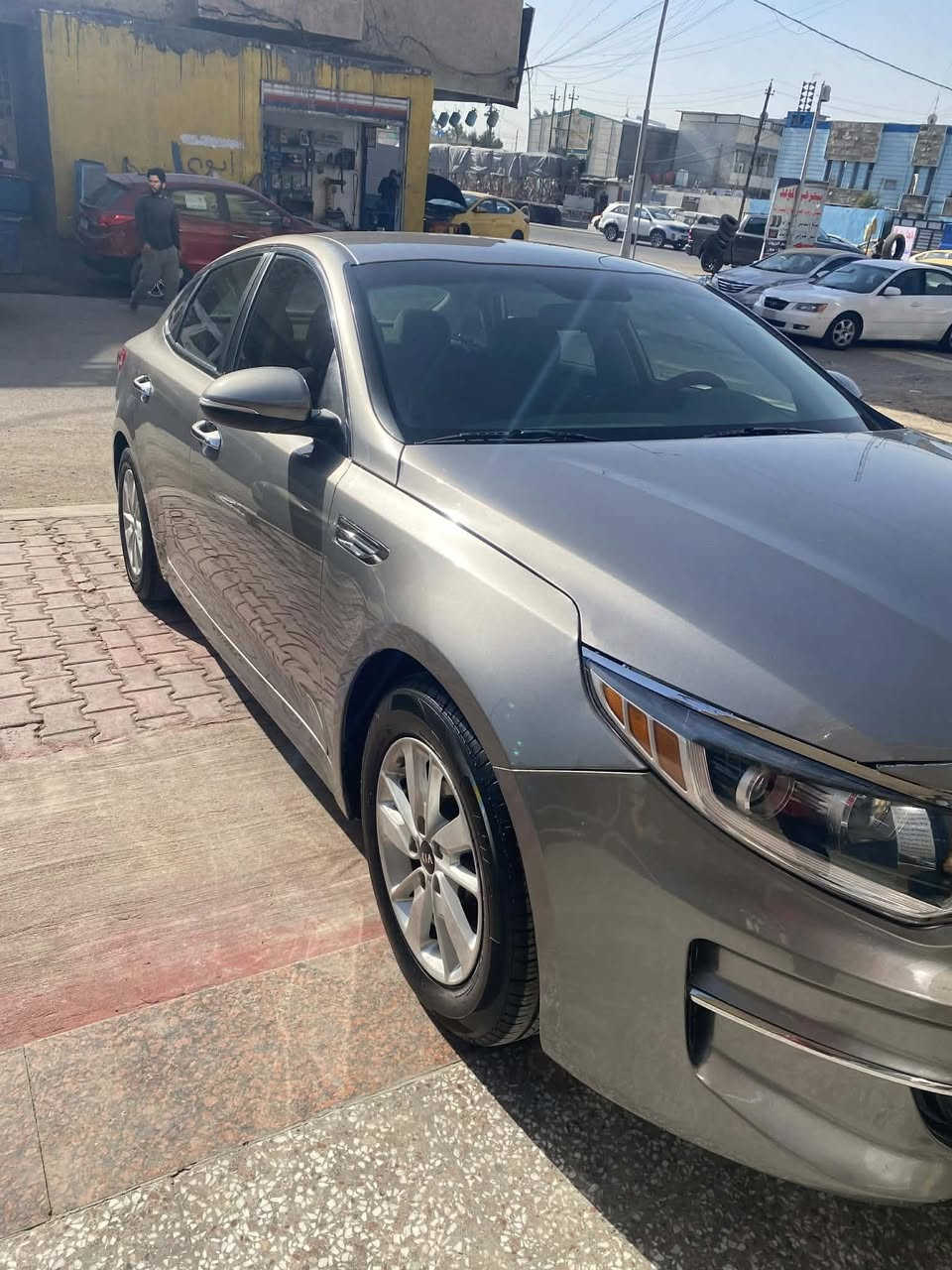 بيع او مراوس
كيا اوبتما موديل 2018   FE  وارد امريكي

السيارة كفالة عامة ماعدا ضرر امريكا البنيد فقط ومهنا بالعراق جوة قبغ البانزين فقط مكفولة من الشاصي والغد والدواخل 

سيارة  ماشية 90 الف 

رقم شمالي  الجديد هزة وفحص وسنوية كلشي جديد لل 29 

المحرك 2.4.معلي الكازكيت المرغوب  .انسى الدوانز يعني فول عادي وطير 

المواصفات :

مانع انغلاق المكابح ABS  . 

* المصابيح الأمامية مع LED . 
اشاير بالمرايات 
* حساسات خلفية  . 

* شاشه كبيرة مع نظام ملاحة نفكيشن GPS .

* الشاشة كبيرة  مع اوپشنات وكار بلي وخرائط 

رادار خلفي وبالمري 
3 انظمه قيادة رياضي واقتصادي وطبيعي . 

* محدد سرعة . 

* تلفون بلوتوث . 

* الرقم شمالي  تحويل ثاني يوم او وكالة 

السعر   128وبيها مجال 
*العنوان: بغداد الشعب 
للأتصال على الرقم 
***********
