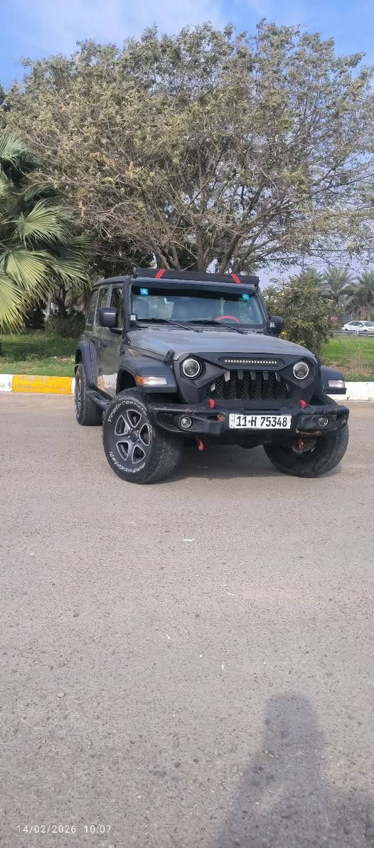 جيب رانجلر 2018 للبيع
المحرك: 4 سلندر تيربو.
40 ألف كيلو.
اللون: اسمنتي.
المواصفات: وجه هجومي، ليد ضوئي، شاشة، داخلية نظيفة.
الحالة: وارد أمريكي (حادث بسيط جداً)، السيارة جاهزة وما محتاجة أي صرف.
السعر:  210
ملاحظة: للبيع أو مراوس، تحويل ثاني يوم باسمي.
 المكان: بغداد البياع 
 للاتصال: ***********
