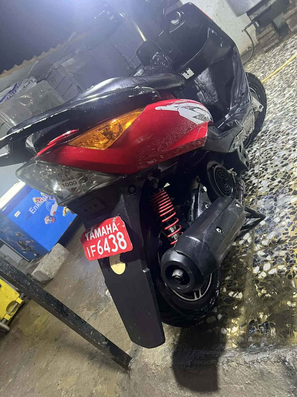 سلام عليكم عيني ثعلب 140 دراجه كامله بس الكفرات شويه مشخطه شوفت عينكم مكاني بغداد رحمانيه سعر 450وشفك بيه شي قليل ومتواجد واتساب *********** راسني وتدلل
