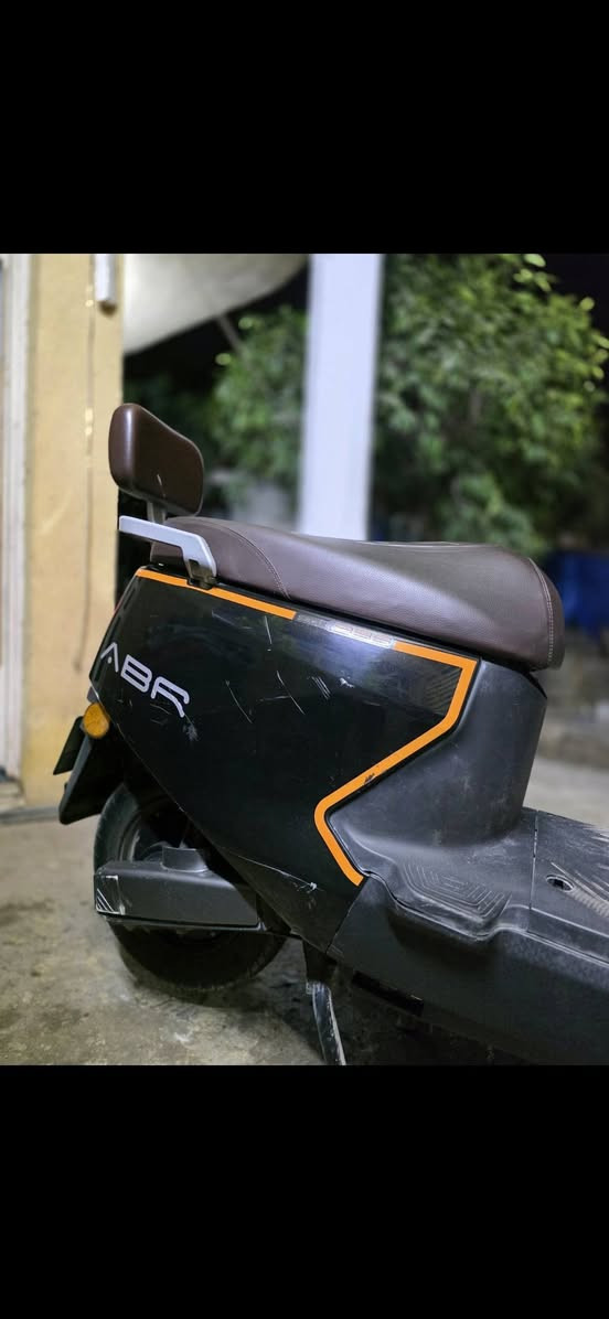 سلام عليكم  أقره كلشي قبل لا تتصل أترجاك دراجه شحن للبيع أو مراوس بجهاز أيفون 13 وما فوق
عدد ألبطاريات 6بحاله جيدا جدا مستعمله شي قليل بيها كم شخط بصيط السعر 925وبيها مجال مكاني بغداد قرب جسر المثنى هـ***********
