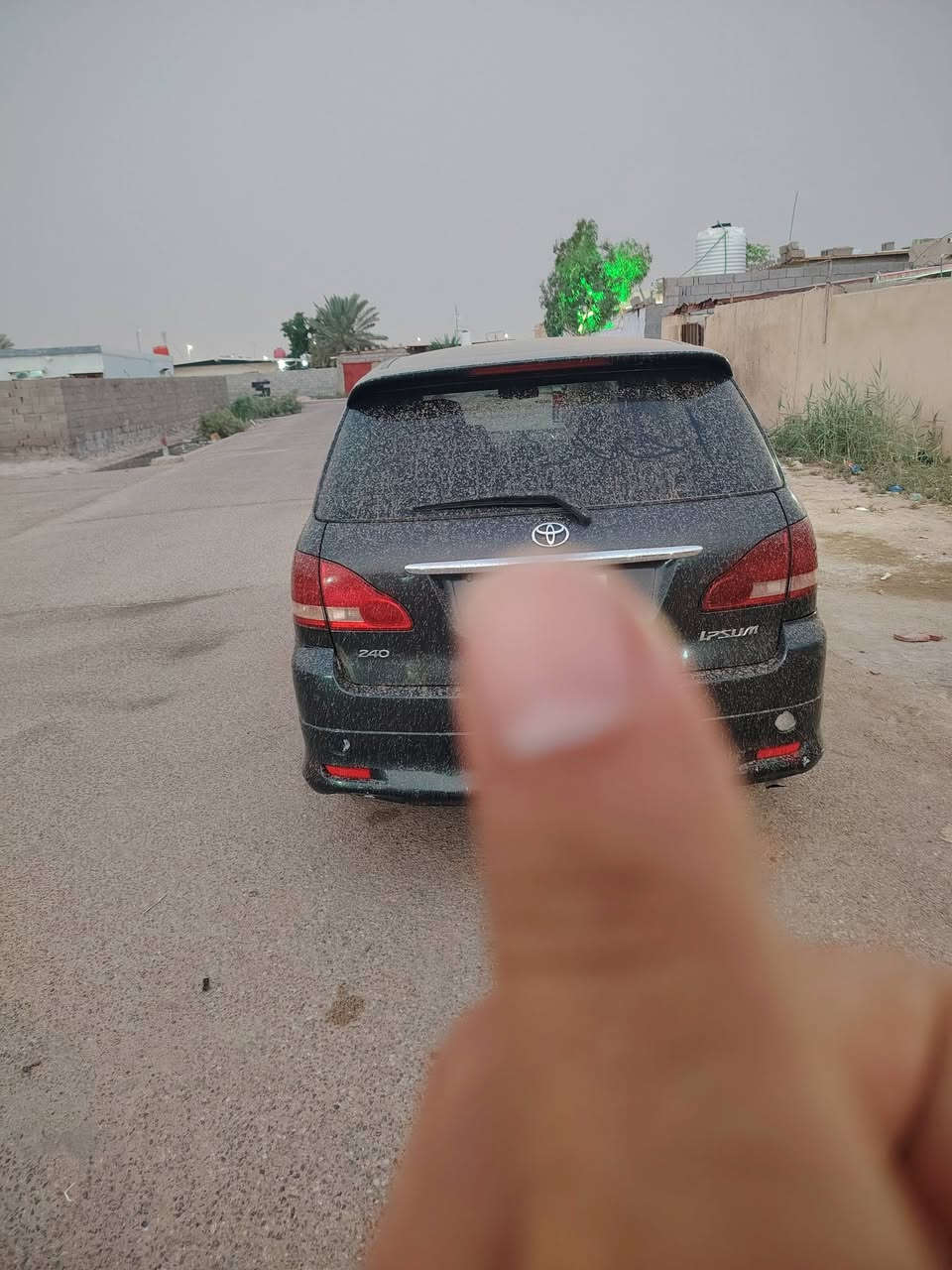 السلام عليكم البيع ابصم  كفاله عامه ترهم مراوس صالون خصوصي عادي سعر ٧٠بيه مجال قليل مكان بصره كرمت علي سكن مطار معلايه سياره مديل2003سنويه 2013راعيه موجود شرط تحويل ***********
