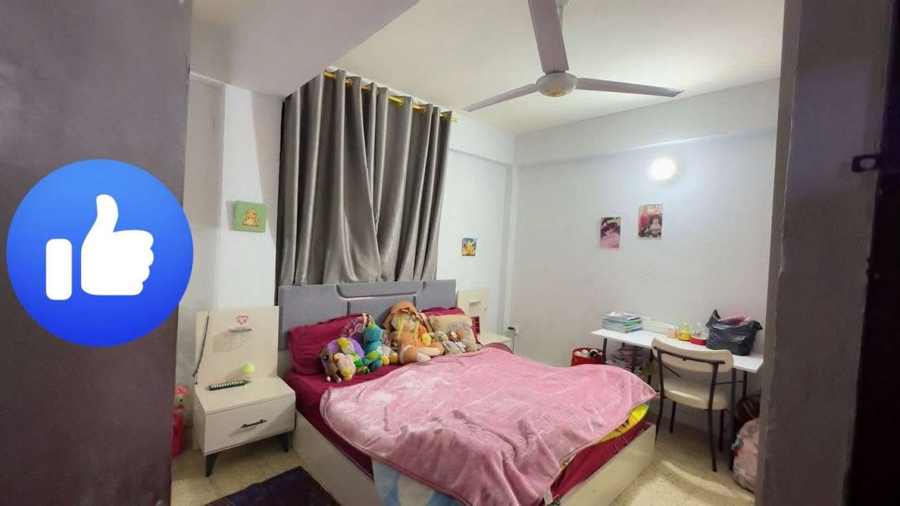 السلام عليكم ورحمة الله شقه للبيع 
مساحه 107م موقع حي الاعلام 
مجمع 6 قرب الشارع العام 
تحتوي على 
صاله مطبخ خدمات مع ثلاث غرف نوم 
للتواصل واتساب/***********
سعر مناسب جداً
