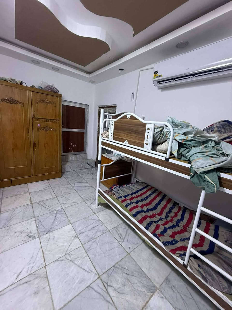 مشتمل للايجار المساحه 100متر يحتوي على غرفتين نوم  وكلدور وصاله ومطبخ ومجمع صحيات وكراج سياره العنوان 📍 شارع ٨٠مال كربلاء خلف كوفي الفوانيس للاستفسار اكثر الاتصال على الرقم التالي 👇📞 ***********
