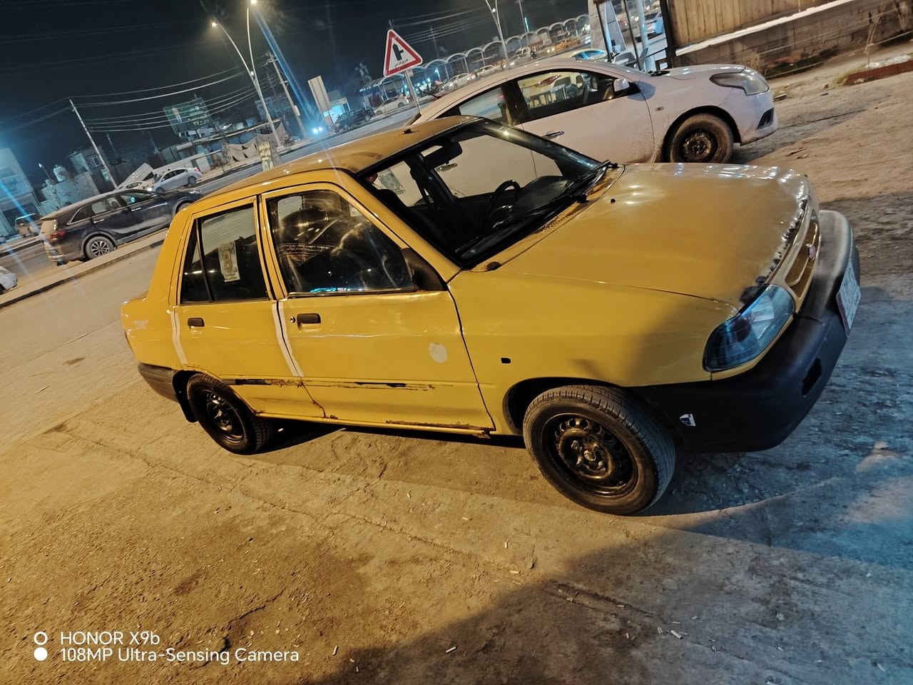 سلام عليكم سايبه لبيع في لبصره شط لعرب لفيروزيه سعر 22 وبيه مجال وانه خادم رقم لهاتف *********** سياره حلوه ونضيفه مديل 17
