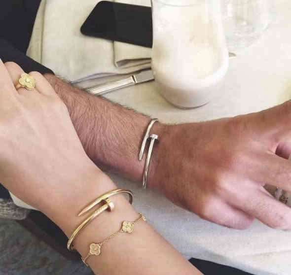 ✨ توفّر جديد! دشداشة قديفة (زبدة) ✨
خامة ناعمة، ثقيلة، قماش فاخر 
‌
🎨 الألوان: المتوفّرة حسب الصورة
📏 القياسات: L – XL – XXL – XXXL
حقائب مميزه من وعها بكوالتي راقي
متوفر عدت مديلات ولوان اخر قطع 
سعر الحقيبه 7 الف سارعو الحجز 
كل خطوة هي إعلان للأناقة. اكشفي عن ثقتك وجاذبيتك مع هذا الكعب.
​ارتفاع يمنحك القوة. كعب مصمم ليجعلكِ تشعرين بأنوثة طاغية وحضور لافت ارتفاع الڪعب 7 سم
​القوة في التفاصيل. .
السعـر الحذاء (20) ڪميه محدوده 
أناقة خالدة تُزين معصمك... كل ثانية تحكي قصة فخامة." ساعـه ڪارتير صارت متوفره
السعر بس ب 10 الف. هديه مميزه وسعر مناسب

والمفاجأة الأحلى… 🎁 ويّــا كل طلب أكو هدية مجانية!
‌
🚚 للطلب والاستفسار: خاص
استفادوا قبل ما تخلص الكمية 🔥
الحجز واتساب ***********. 
يوجد توصيل لجميع المحافظات  5000
#تفاعلكم_سر_نجاحنا🌷 
#مشاهدات_انستغرام #اكسسوارات
#حقائب #احذيه #دشاديش #ساعات #اسوارات #مشاهدات
