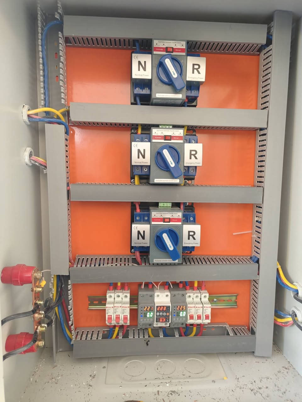 اكتشف مستقبل الطاقة النظيفة والموفرة مع حلولنا الشمسية!
لماذا تختار الطاقة الشمسية معنا؟
♦️توفير فوري وطويل الأمد.           
♦️استثمار ذكي ومربح.    
♦️اعتمادية واستقلالية. 
🔴 ماذا نقدم!!!
♦️أنظمة مخصصة للمنازل -الشركات 
    المشاريع الكبيرة.
♦️ألواح شمسية عالية الكفاءة بأحدث
     التقنيات العالمية.
♦️محولات الطاقة مقاومة للحرارة والماء 
♦️بطاريات ذات كفاءة عالية الجودة.
♦️تركيب احترافي ومضمون بفريق من                     الخبراء بدقة واحترافية.
♦️ خدمات صيانة شاملة لضمان عمل  نظامك بكفاءة لسنوات.
لا تنتظر أكثر! حوّل سقفك إلى مصدر للطاقة المتجددة وابدأ رحلة التوفير والاستدامة اليوم.
اتصل بنا الآن للحصول على استشارة مجانية وعرض سعر مخفض.
مكتب المهندس الحديث للمقاولات العامة والطاقة المتجددة.
ديالى ـ بعقوبة مقابل الأسواق المركزية 
بغداد -حي القاهرة-قرب مجسر البنوك.
***********
***********
***********
***********
