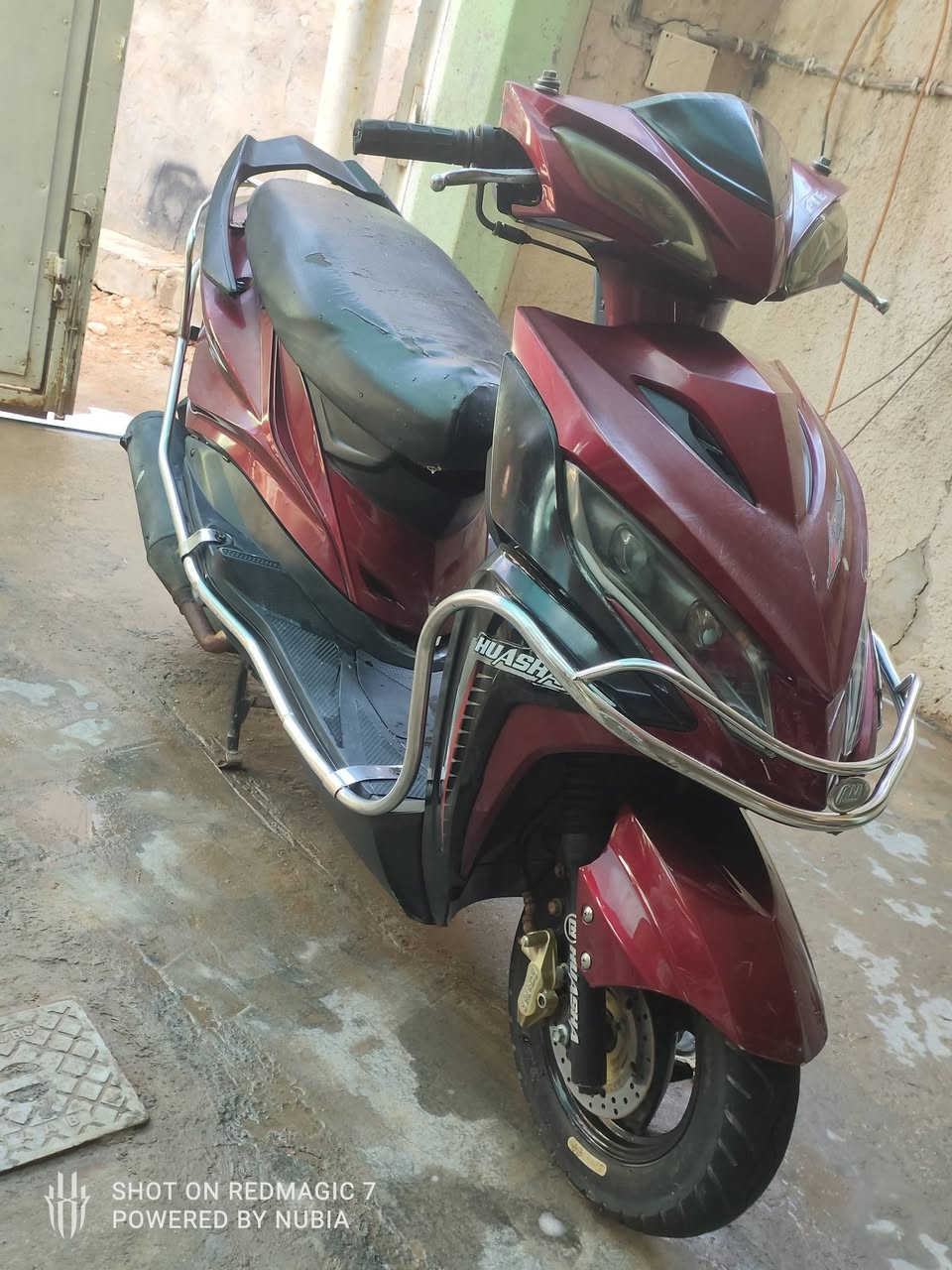 السلام عليكم دراجه جامبو محرك ماكس  نضيفه شغاله سلف هندر معدله سريعه محرك ناعم كهربياته كله شغاله السعر 300 بيه مجال بصيط مكاني بابل شارع 60 رقمي ***********
