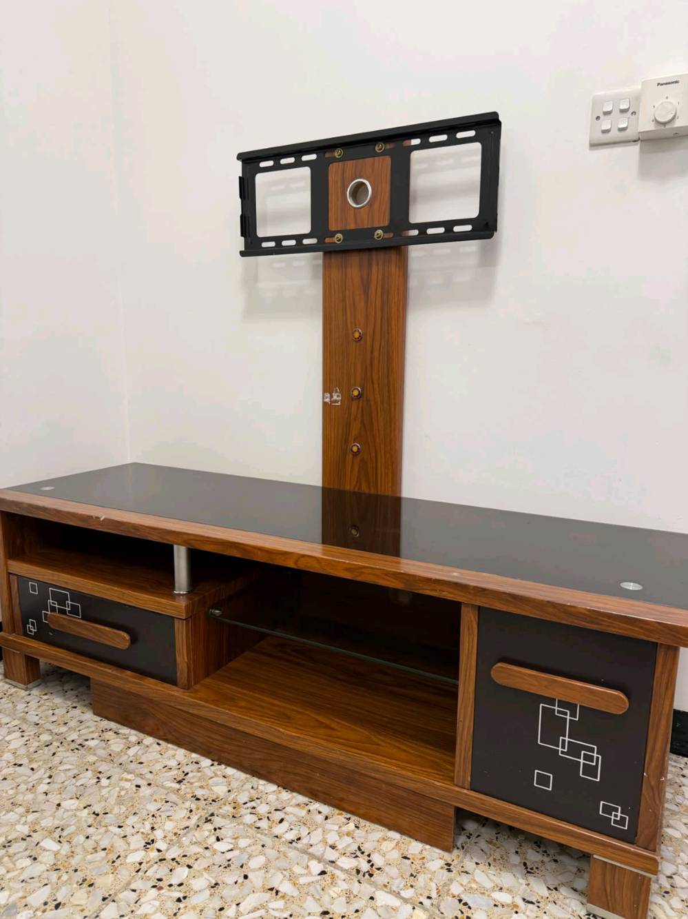 ميز تلفزيون مابي ضرر بأي سعر أخذوا بس مو اقل25