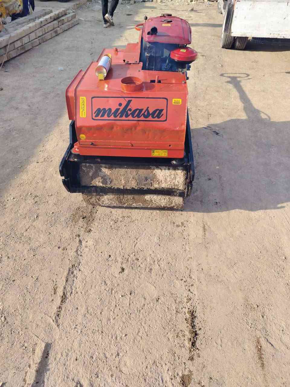 حادله يدويه نوع ميكاسه ياباني 
وزن 1.5طن ونص
محرك كاز  مسيبوشي ياباني البلادي 
قمجي جديد 
هزاز شغال فول 
طفايه حريق
عرض 85سنتيمتر 
جاهزه من كل النواحي 
مكاني الكوت واسط مركز المدينه اي استفسار اتصل بلرقام اثير ***********//
اسيا ***********

