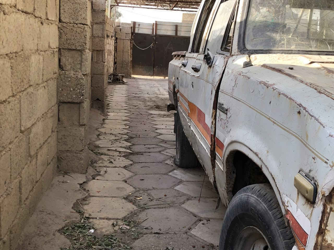 سلام عليكم بيكم تويوتة موديل ٨٢راعيهة متوفي رقى اصفر للستفسار***********
