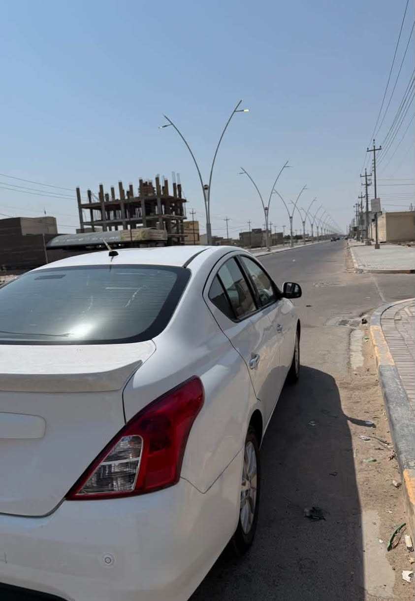نيسان سني 2020 هندي بليته زركه فول مواصفات مكفوله من الصبغ والضربه ولتبديل بيه حالوب خفيف ومكانين بارد ولباقي كفاله 
أربع جام كهربائي تبريد قطعتين حساسات خلفيه تحكم ستيرن مواصفات معروفه مكينه وكير وحداديه  وتبريد كله كفاله مدوشمه كشنات وارضيه وقماره 
ماشيه 70 رقم أربيل بأسم شركه  مكاني بصره سعر90
الاستفسار على رقم ***********

