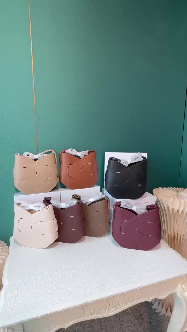 حقائب كوالتي عالي الجوده
ماركات عالميه 
رابط الجمله 
https://t.me/kozal111
لحجز واتساب ***********
