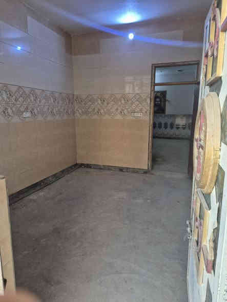 البيت متكون من غرفه + صاله + استقبال +مطبخ
مساحة البيت 150

طابو صرف تحويل مباشر

مكانه منطقه طليحه 

السعر 45 وبيه مجال
***********
