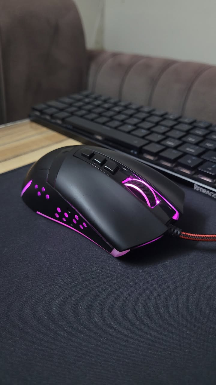 ماوس العاب احترافي من ريدراجون مستخدم

النظافة 80%

سعر ٣٥ بي مجال سعر توصيل حسب المنطقة 

المواصفات: 
- العلامة التجارية: ريدراجون 
- الموديل: Octopus M712 

المواصفات: 
- فأرة ألعاب RGB Redragon Octopus 
- مجهزة بمستشعر Pixart 3325 (10000 نقطة في البوصة) 
- أقصى سرعة لتتبع: 20G 
- 
مؤشر الأداء للاستخدام الاحترافي في الألعاب - إضاءة Redragon Chroma Mark II 
- 7 أزرار قابلة للبرمجة عبر البرنامج 
- دعم برنامج التخصيص Redragon
- 5 أوضاع للذاكرة لتغيير الإعدادات السريعة 
- طول الكابل: 1.8 متر 
- الموصل: USB مطلي بالذهب 
- حجم الماوس: 125.7 × 65 × 41.5 ملم 
- وزن الماوس: 120 جم - 

مادة الماوس: ABS


**إذا كنت صاحب هذا الإعلان وتريد حذفه لأي سبب، رجاءا أرسل رسالة إلى الدعم الفني**