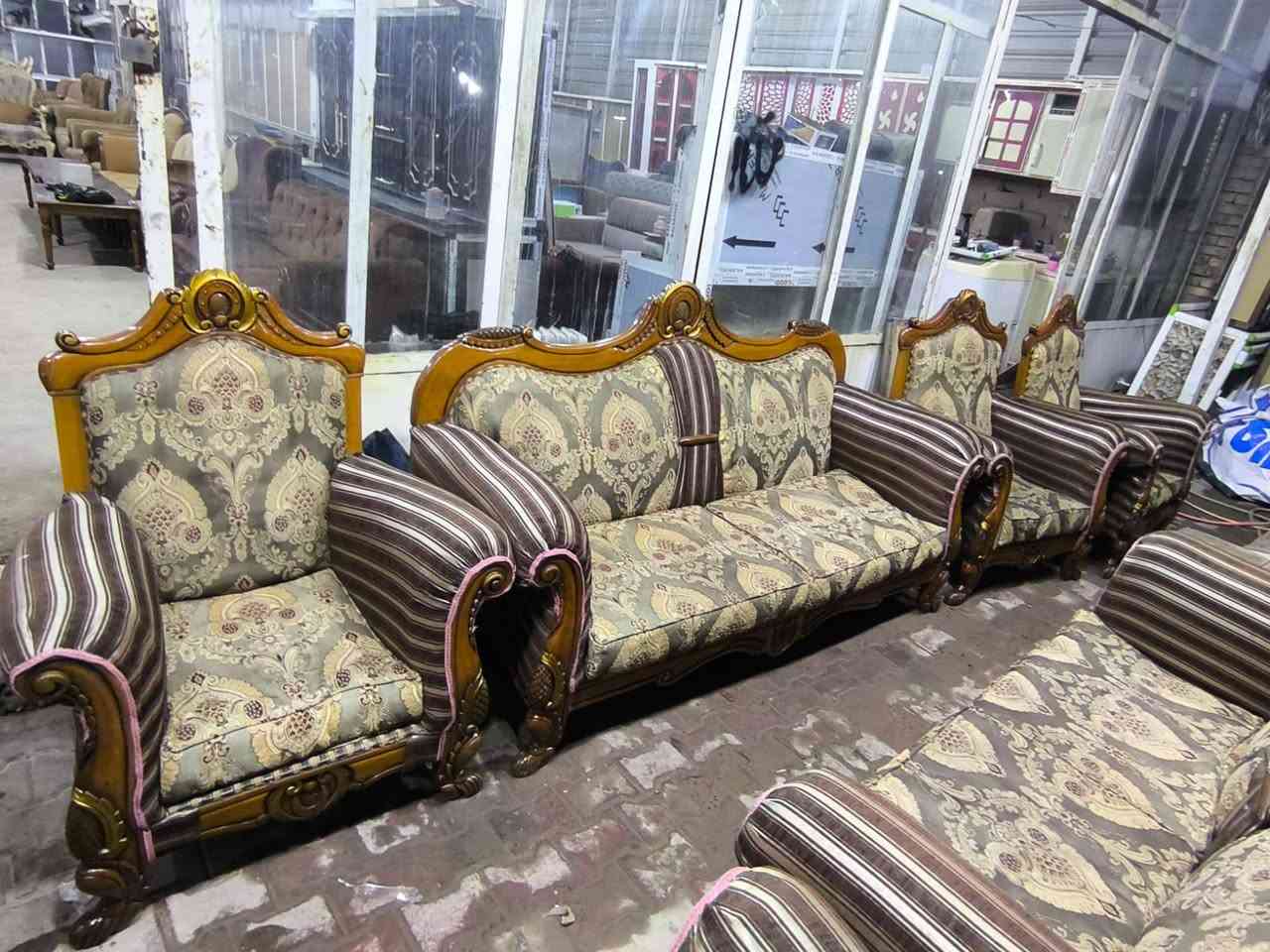 الله مصلي علا محمد وآله محمد تم بعون الله وصول حاويه اطخامه أنواع الطخامه والدواوين الباله المصري والتركي والخشب الزان وبأسعار جدا مناسبه جدا... العنوان حي المعلمين القديم شارع المرور  معرض الروان  الاستفسار انتصال علا الرقم ***********
