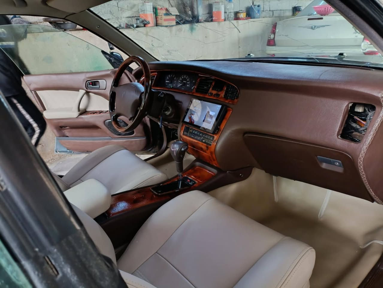 تحديث غرفه كامله لسياره بطه مع عازل حراري للدشبول من الهواء الحار وسيستم صاج ملكي  طباعه مائيه من قبل دوشمه ابو حسين الصرايفي العنوان كوت شارع النفط موبايل ***********.          ***********
