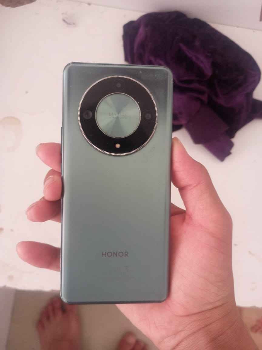 السلام عليكم جهاز HONOR X9b 5G
الجهاز عيبه  طابع شوي وبي كسر بل كاميرا خفيف مي أثر وبلشاشه فراق مثل ماموضح ذاكرته256+12العشوائي+8 الشراي يجي خاص السعر170وبي مجال العنوان سليمانيه قرب رابه رين رقم الهاتف*********** السليمانية, العراق
