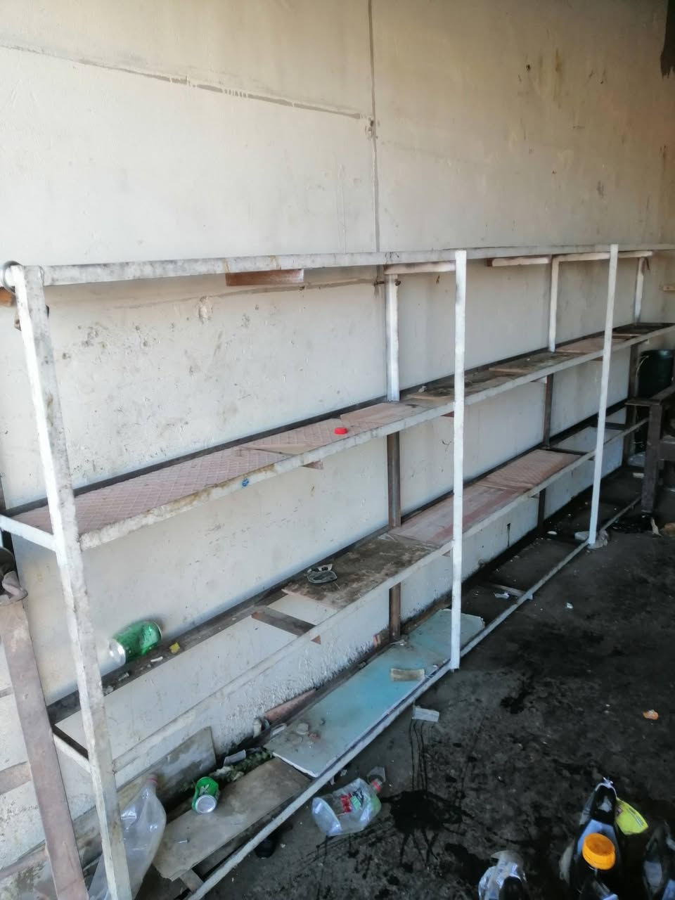 السلام عليكم
رفين وميز مدرج للبيع
الشراي خابر
***********
