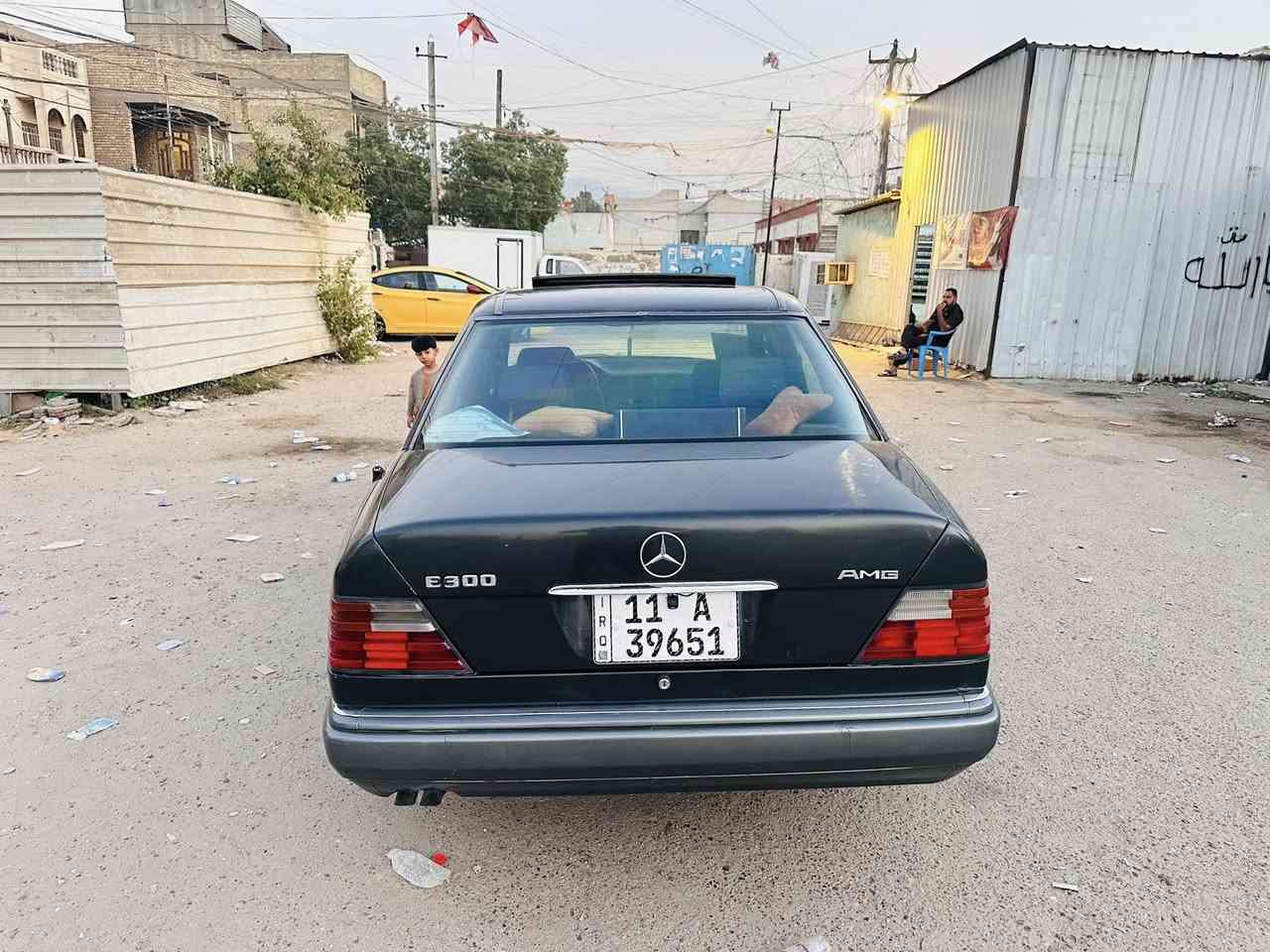 السلام عليكم 
من بعد أذن صاحب الكروب المحترم
السيارة للبيع اعتذر عن المراوس 
 دب 1991 
مصبوغة عام 
مقاعد كهرباء 
جام كهرباء 
سنتر لوك ريموت
فتحة سقف 
لايت زنون 
بلاديه  محرك 300عنكبوت
قواعد سليمات 
جاهزة والحمدلله 
بأسمي تحويل مباشر 
سعرها $74 مجالها حگ جيتها 
مكانها بغداد مدينه الصدر 
اي استفسار ***********
