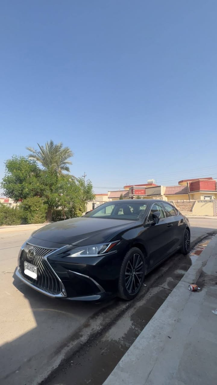 LEXUS ES 350 
مۆدێل 2022 
مواسفات ئەمریکی 
تەنها بۆنیت بۆیاخ بێ ناوگرتن بێ ئێرباگ 
یەک پەڵە سارد لە چەمەلەخی دواوەی سایەق 
١٠٧ هەزار کم ڕۆیشتووە 

***********
*********** السليمانية, العراق
