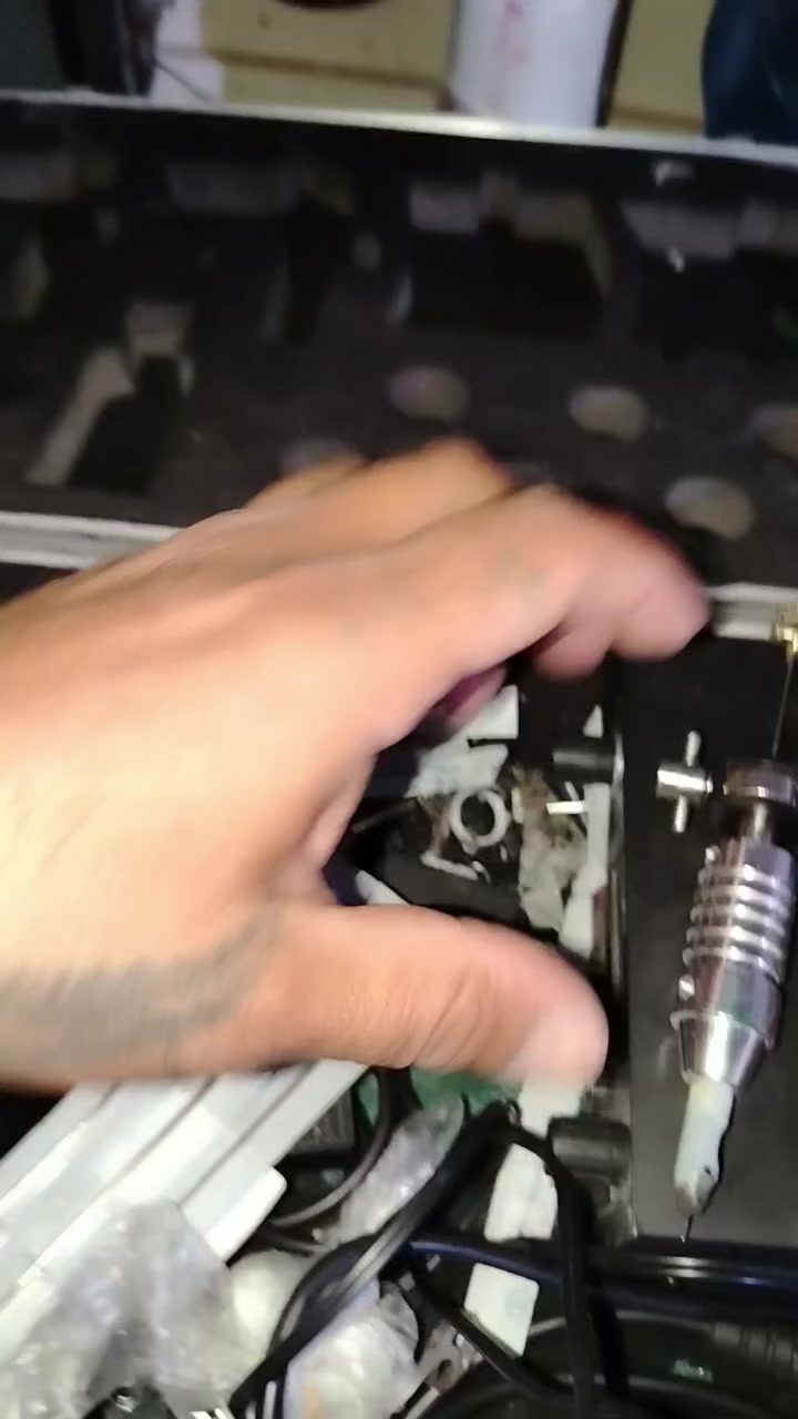 جهاز وشم للبيع سعر جدا مناسب ب ٧٥ وبي مجال الجهاز ويا مكينة احتياط وابر وانبولات كامل مكاني تاجي حي الحسن العسكري *********** واتساب واتصال وتوصيل موجود
