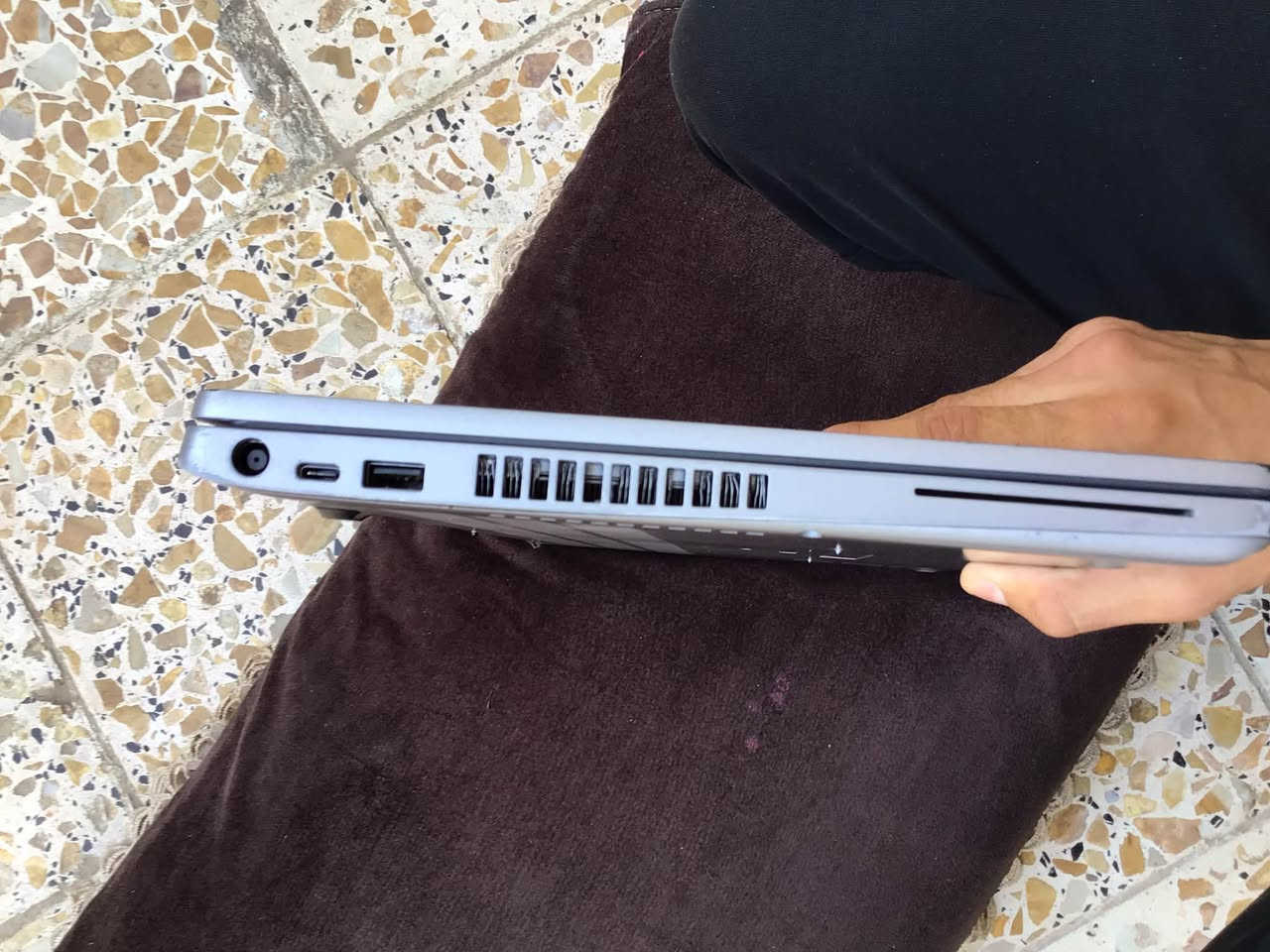 امراوس بلي 4مهكر 

لابتوب ديل  DELL LATITUDE 5510
المواصفات ::::
الجيل العاشر
حجم شاشة 15.6 FHD
1_معالج كور اي فايف جيل عاشر 
2_رام 16 كيكا DDR4 
3_هارد SSD-256GB 
4_كرت شاشة داخلي انتل ٨ كيكا INTEL
5_باتري ليثيوم يوفر ٣ ساعات 
6_منفذ اتش دي مباشر 
7_منفذ ايثرنت
8_منفذ تايب سي 
9_منفذ USB3  عدد 2 
....................................................................................
الملحقات 
- شاحن 
- حقيبة 
- ماوس 
مكاني ميسان العماره حي الفاطمية


**إذا كنت صاحب هذا الإعلان وتريد حذفه لأي سبب، رجاءا أرسل رسالة إلى الدعم الفني**