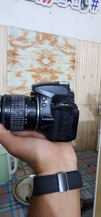 Nikon Camera 5300 شتر مالته ١٣ الف  نظافة ٩٠ %   وعدسه 18 : 55  رايده ...